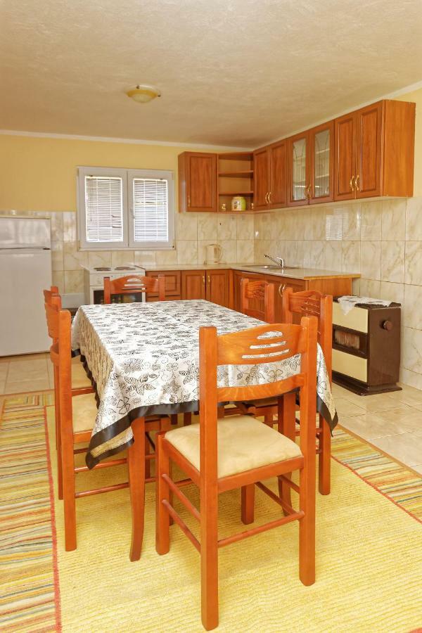 Apartments Ajla Utjeha-Bušat Extérieur photo