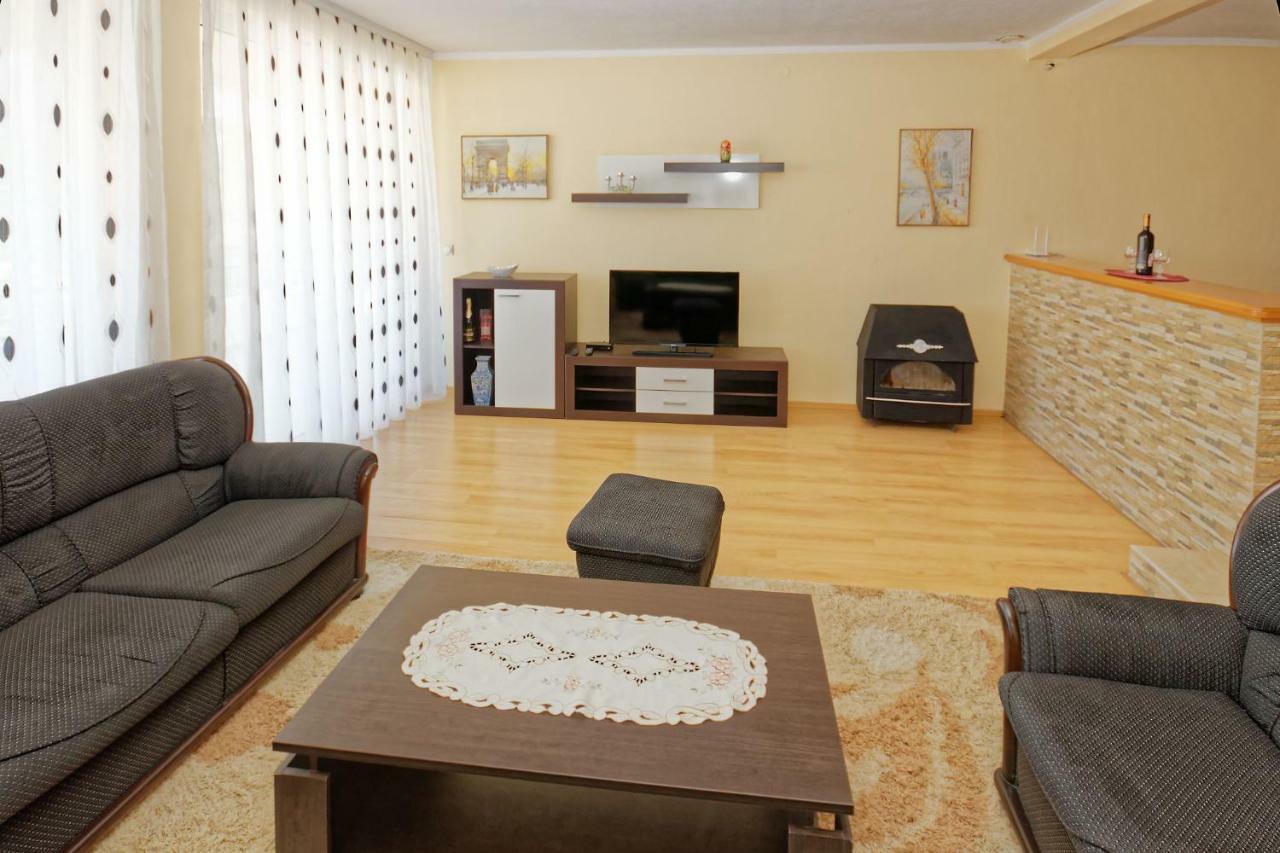 Apartments Ajla Utjeha-Bušat Extérieur photo
