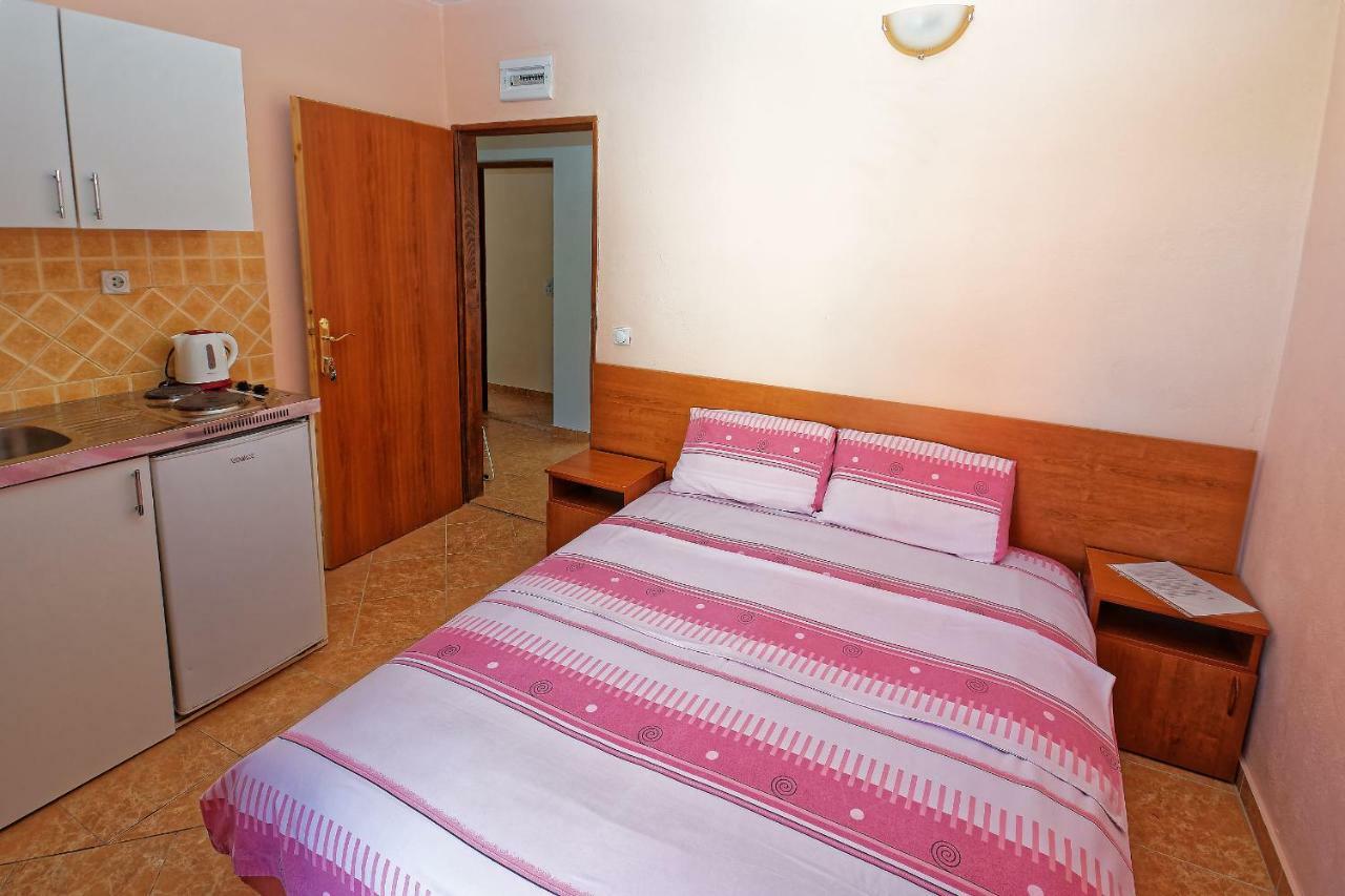 Apartments Ajla Utjeha-Bušat Extérieur photo