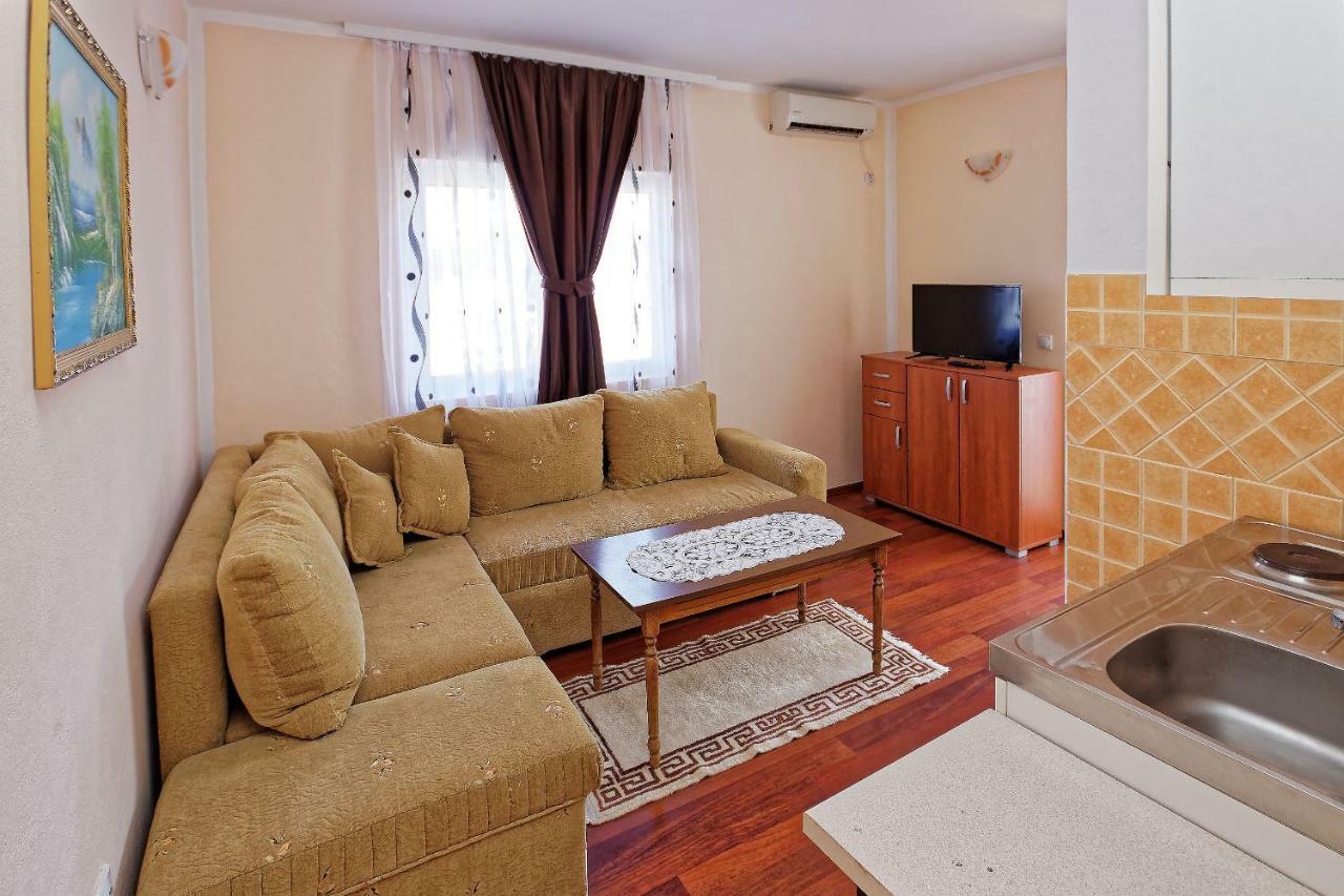 Apartments Ajla Utjeha-Bušat Extérieur photo